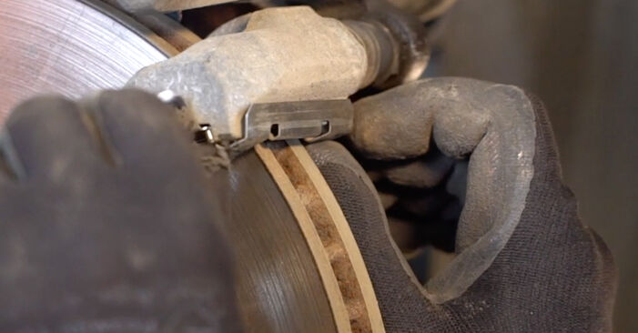 NISSAN XTERRA 4.0 Brake Pads replacement: online guides and video tutorials