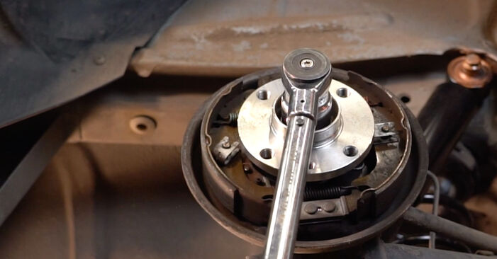 Comment changer Roulement de roue sur FIAT TEMPRA - trucs et astuces
