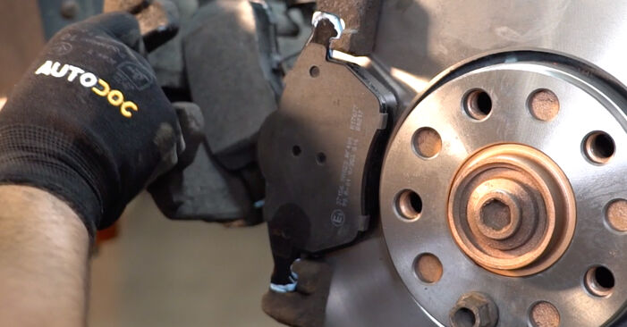 How to change Brake Calipers on AUDI A4 Saloon (8D2, B5) 1998 - tips and tricks