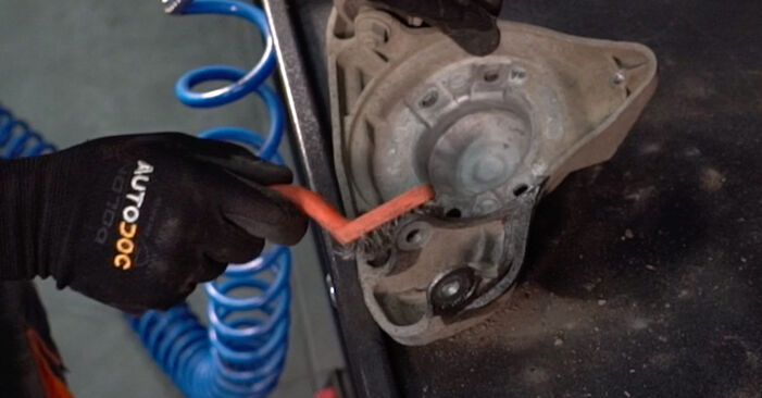 AUDI A4 -auton Alatukivarsi: tee se itse -korjaamokäsikirja