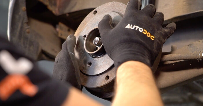 How to change Wheel Bearing on Renault 19 B/C53 1991 - free PDF and video manuals