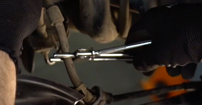 Wie schmierig ist es, selber zu reparieren: Bremssattel beim VW Golf 6 Cabrio 2.0 R 2011 wechseln – Downloaden Sie sich Bildanleitungen