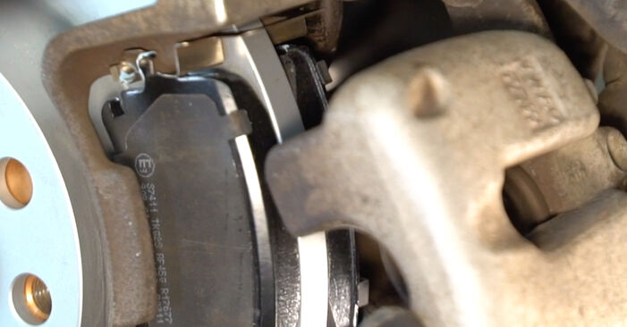 Tausch Tutorial Bremssattel am VW Beetle Schrägheck (5C1, 5C2) 2014 wechselt - Tipps und Tricks