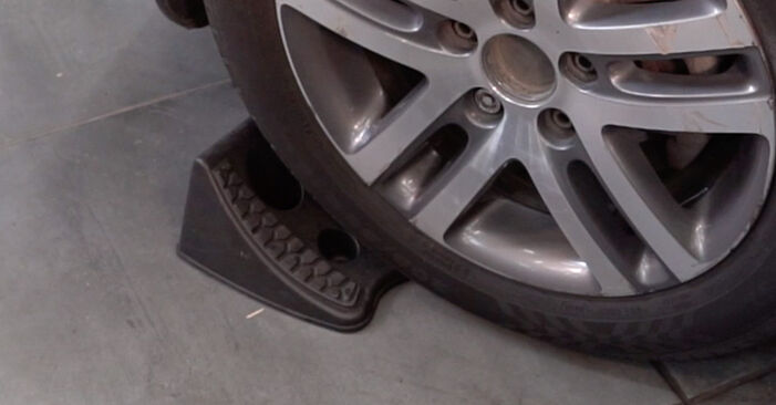 Wie man Bremssattel beim VW Beetle Cabrio 2011 wechselt - Gratis PDF- und Video-Tutorials