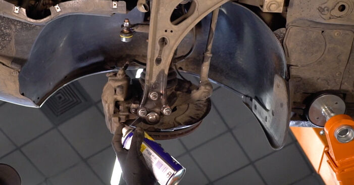 Wie schmierig ist es, selber zu reparieren: Querlenker beim Audi TT Roadster 2.0 TFSI quattro 2013 wechseln – Downloaden Sie sich Bildanleitungen