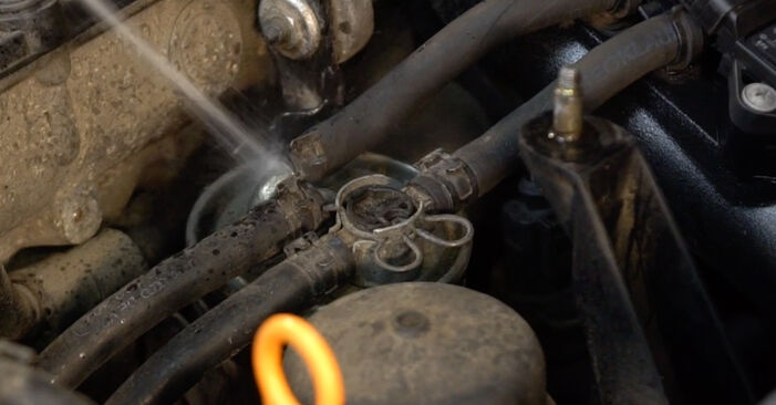 VW Caddy II Kombi 1.9 SDI 1997 Kraftstofffilter wechseln: Gratis Reparaturanleitungen