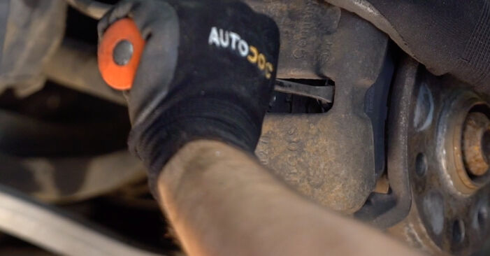 Wie lange braucht der Teilewechsel: Bremsbeläge am Audi A8 D3 2010 - Einlässliche PDF-Wegleitung