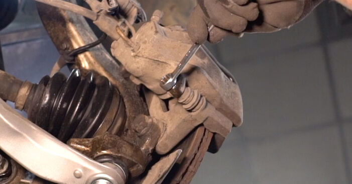 Wie schmierig ist es, selber zu reparieren: Bremsbeläge beim Audi A8 D3 6.0 W12 quattro 2008 wechseln – Downloaden Sie sich Bildanleitungen