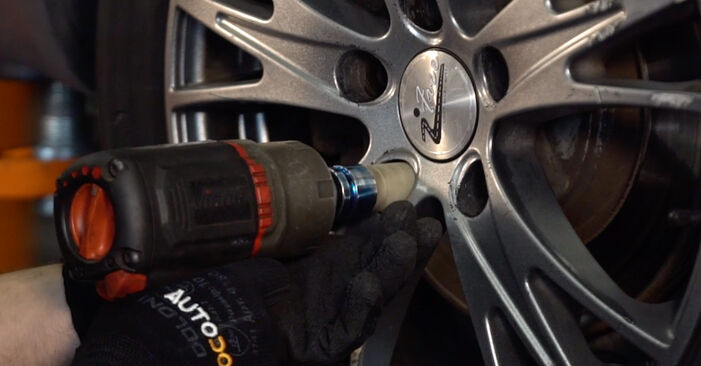 Wie kompliziert ist es, selbst zu reparieren: Stoßdämpfer am Seat Exeo Limousine 1.8 T 2014 ersetzen – Laden Sie sich illustrierte Wegleitungen herunter