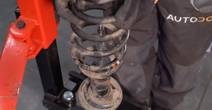 Wie schmierig ist es, selber zu reparieren: Stoßdämpfer beim Seat Exeo Limousine 1.8 T 2014 wechseln – Downloaden Sie sich Bildanleitungen