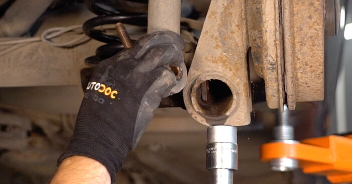 Replacing Shock Absorber on Renault Clio 2 Van 2008 1.5 dCi by yourself