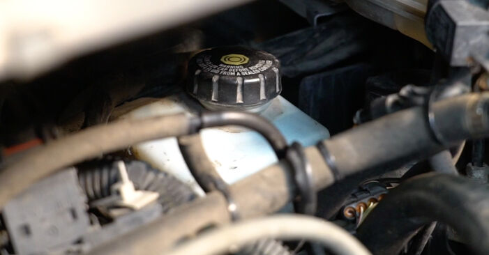 Hinweise des Automechanikers zum Wechseln von VAUXHALL COMBO TOUR Mk II (C) (F25) 1.6 CNG 2003 Bremsscheiben