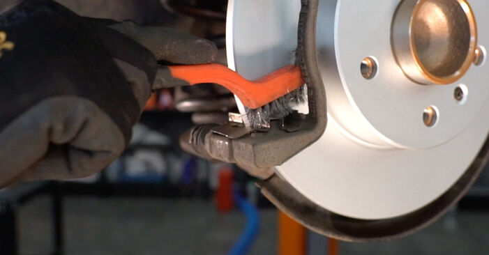 Step-by-step recommendations for DIY replacement Zafira A 2003 1.6 CNG Brake Pads