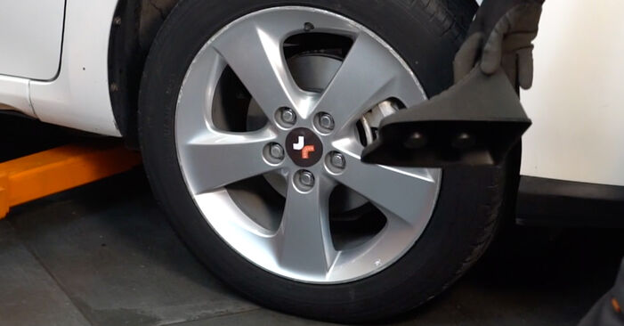 Toyota Prius Plus 1.8 Hybrid (ZVW4_) 2013 Biellette Barra Stabilizzatrice sostituzione: manuali dell'autofficina
