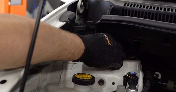 Hvordan skifte Støtdemper på Toyota Auris e18 2012 – gratis PDF- og videoveiledninger