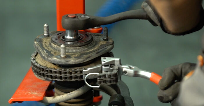 Vanskelighetsgrad: Bytte av Støtdemper på Toyota Auris Stasjonsvogn 1.3 (NRE180_) 2013 – last ned illustrert veiledning