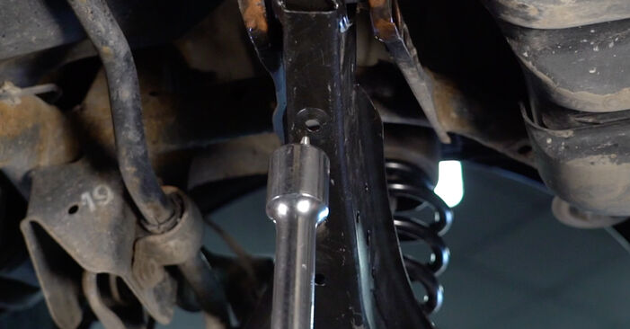 VW Beetle 5c 1.6 TDI 2013 Stoßdämpfer wechseln: Kostenfreie Reparaturwegleitungen
