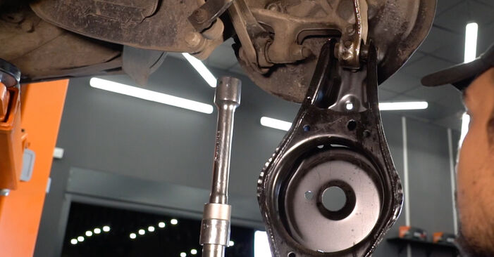 Tauschen Sie Stoßdämpfer beim VW Beetle Cabrio 2012 1.2 TSI selber aus