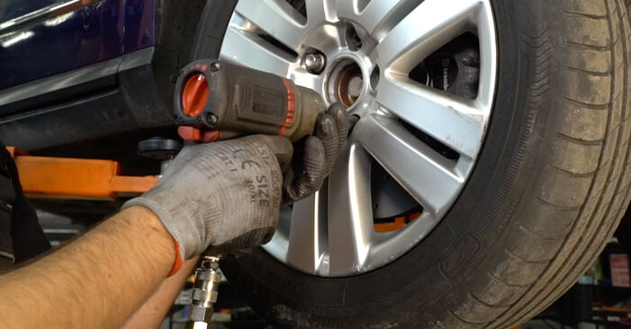 Trocar Braço De Suspensão no VW PASSAT Caixa/Combi (365) 1.8 TSI 2013 por conta própria
