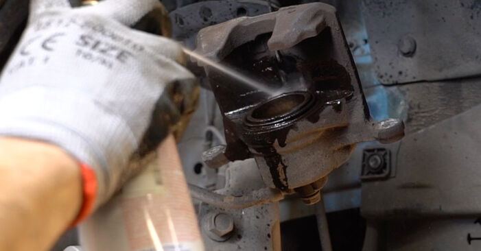 Wie kompliziert ist es, selbst zu reparieren: Bremsscheiben am City GM 1.5 i-VTEC (GM2) 2014 ersetzen – Laden Sie sich illustrierte Wegleitungen herunter