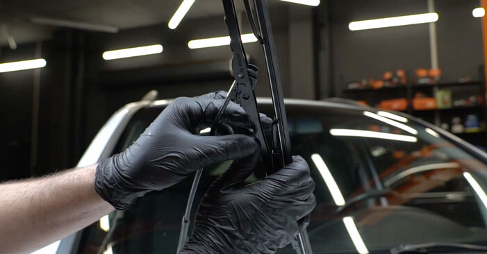 Changing Wiper Blades on VAUXHALL Sintra MPV 2.2 i 16 V 1999 by yourself