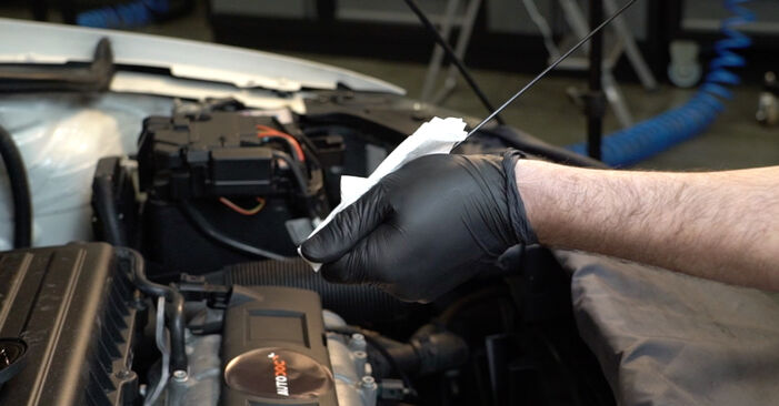 VW POLO VIVO Hatchback 1.6 16V 2012 Ölfilter wechseln: Kostenfreie Reparaturwegleitungen