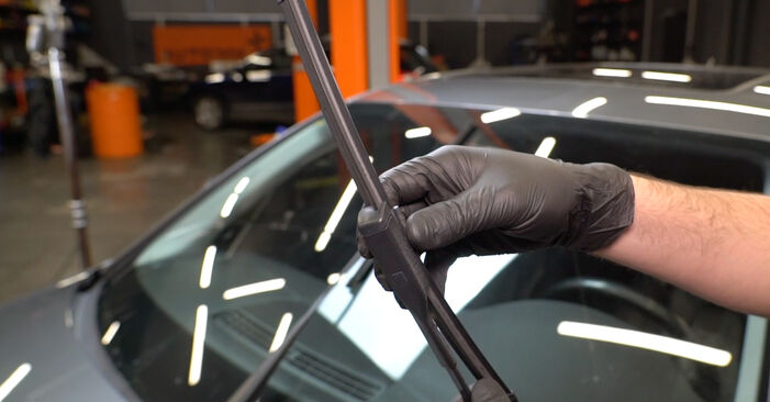 How to replace VW POLO PLAYA 1.4 1996 Wiper Blades - step-by-step manuals and video guides