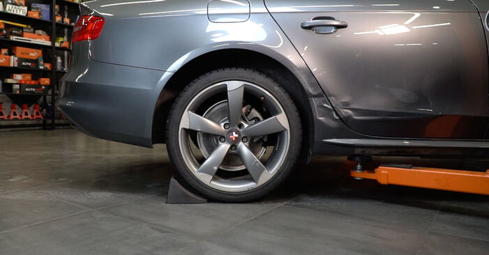 Wie man Stoßdämpfer beim Audi A5 B8 Cabrio 2009 wechselt - Gratis PDF- und Video-Tutorials