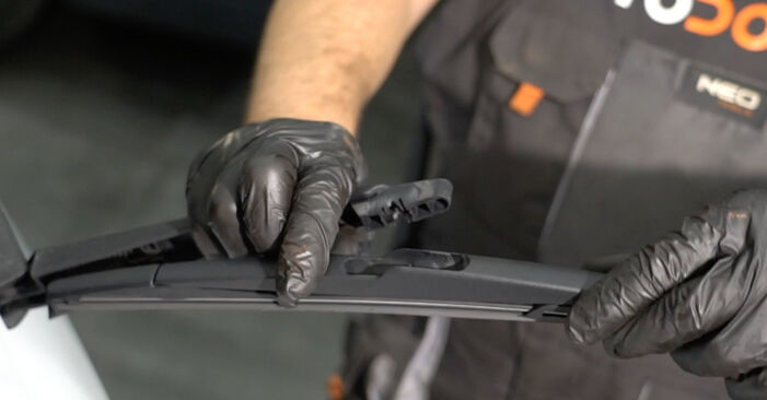 Changing Wiper Blades on INFINITI QX60 Off-Road 3.5 AWD 2015 by yourself