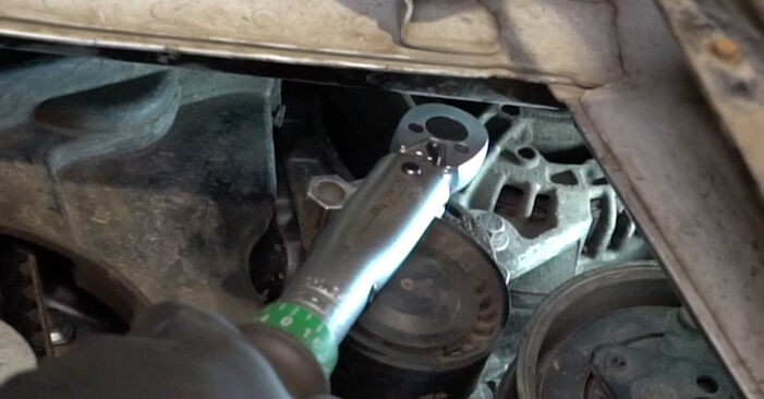 Jak zdjąć i wymienić Zestaw paska rozrządu + pompa wody Nissan NV200 Van 1.6 16V 2014 - łatwe w użyciu instrukcje online