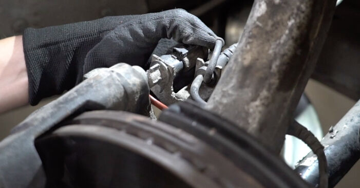 Wie schmierig ist es, selber zu reparieren: Bremsscheiben beim Audi A4 8h 2.0 TFSI 16V 2008 wechseln – Downloaden Sie sich Bildanleitungen