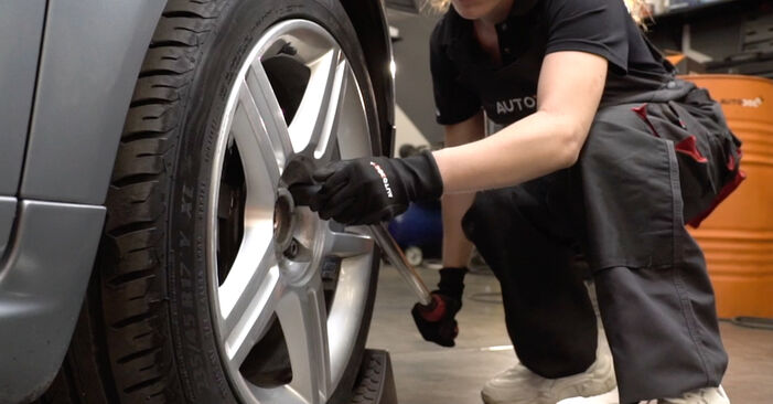 Wie problematisch ist es, selber zu reparieren: Bremsscheiben beim AUDI A4 B7 Cabrio (8HE) 1.8 T 2008 auswechseln – Downloaden Sie sich bebilderte Tutorials
