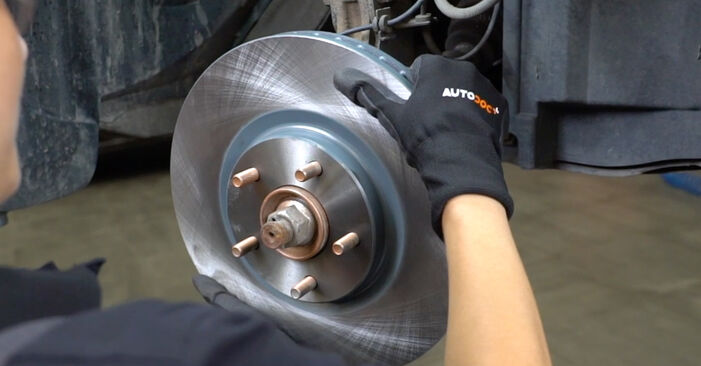 Step-by-step recommendations for DIY replacement Nissan X-Trail T31 2008 2.0 FWD Brake Discs