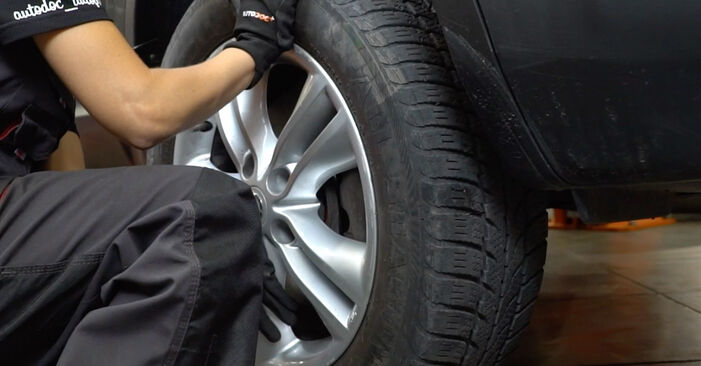 Смяна на Nissan Juke f15 1.6 2012 Спирачни Накладки: безплатни наръчници за ремонт