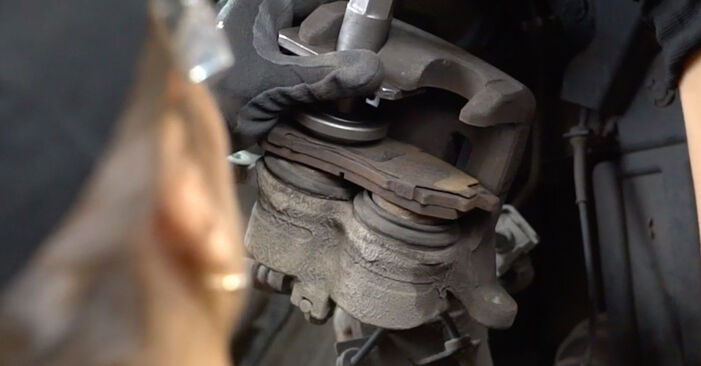 Trinn-for-trinn anbefalinger for hvordan du kan bytte NISSAN Rogue 2013 2.5 AWD Bremseklosser selv