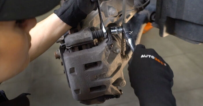 Wie schmierig ist es, selber zu reparieren: Bremsbeläge beim NISSAN Rogue 2.5 AWD 2013 wechseln – Downloaden Sie sich Bildanleitungen