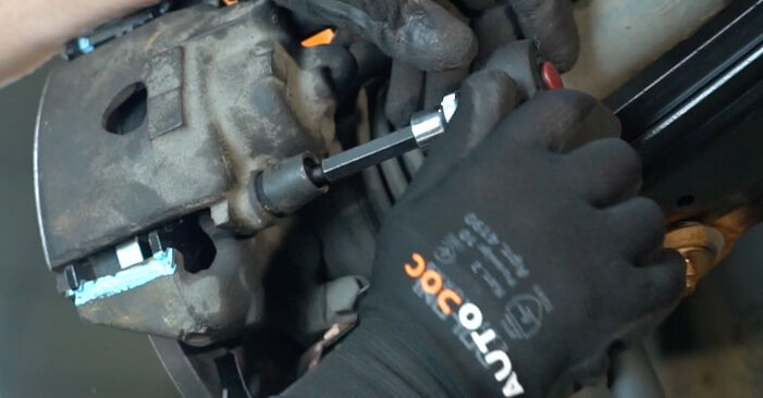 Wie schmierig ist es, selber zu reparieren: Radlager beim VW Corrado 53i 1.8 G60 1993 wechseln – Downloaden Sie sich Bildanleitungen