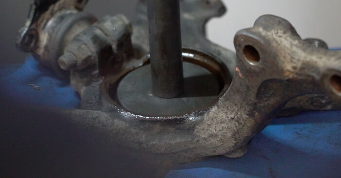How to remove SEAT IBIZA 0.9 1988 Wheel Bearing - online easy-to-follow instructions
