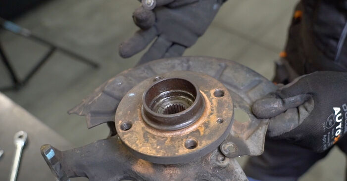 How to change Wheel Bearing on VW GOLF III Variant (1H5) 1998 - tips and tricks