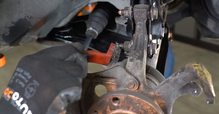 Changing Wheel Bearing on VW POLO Box (86CF) 1.3 1992 by yourself