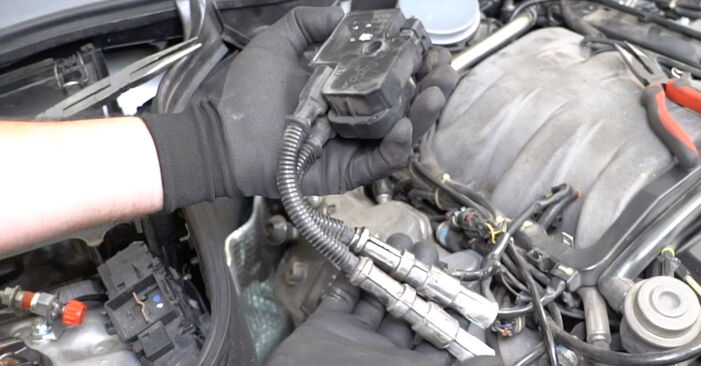 Wie lange braucht der Teilewechsel: Zündkerzen am Mercedes A124 Cabrio 1993 - Einlässliche PDF-Wegleitung