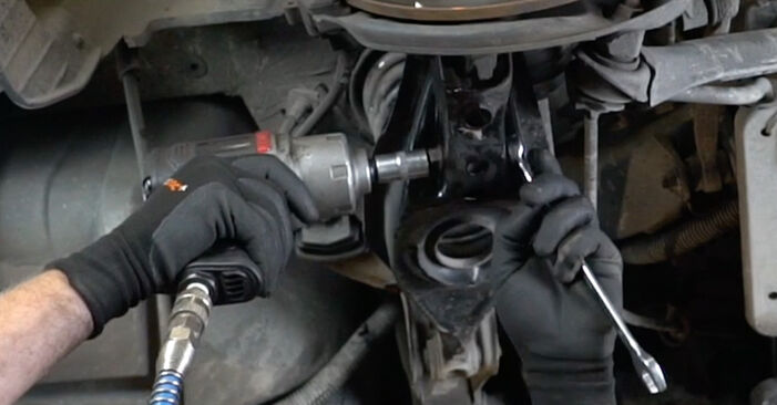 Vanskelighetsgrad: Bytte av Støtdemper på Mercedes S203 C 200 1.8 Kompressor (203.242) 2007 – last ned illustrert veiledning