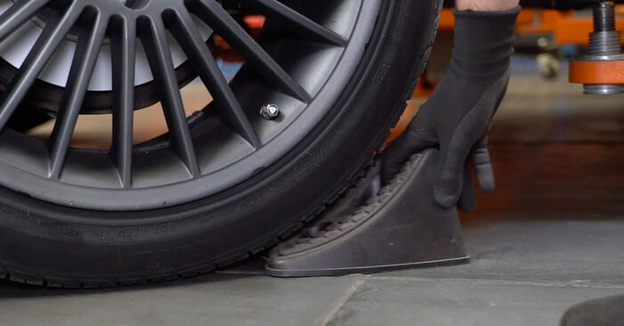 Hvordan skifte Bremseklosser på MERCEDES-BENZ E-Klasse T-modell (S212) 2013 – tips og triks