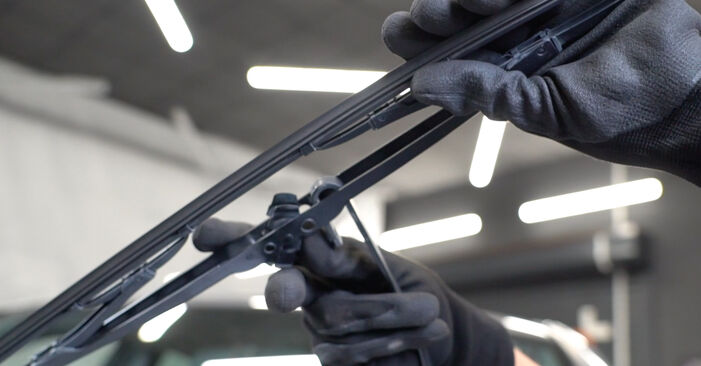 Changing Wiper Blades on VAUXHALL VIVARO Combi (J7) 1.9 DI 2004 by yourself