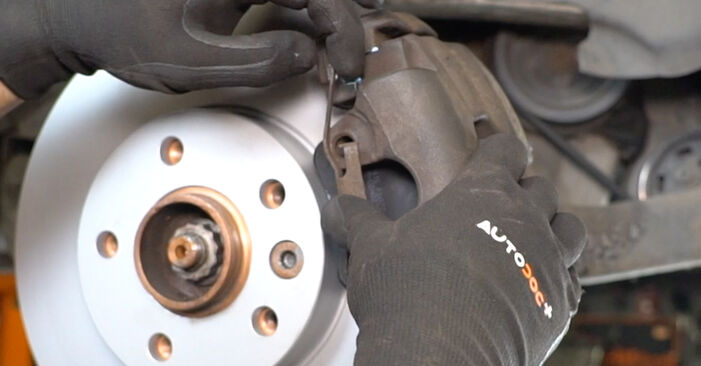 Comment changer Disque de frein sur VW TOUAREG - trucs et astuces