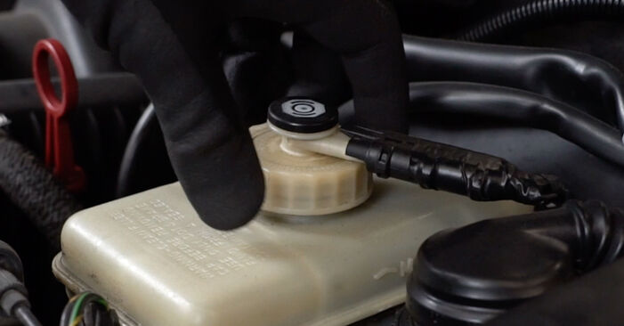 Reemplazo de Pastillas De Freno en un BMW 3 SERIES 323 ti: guías online y video tutoriales
