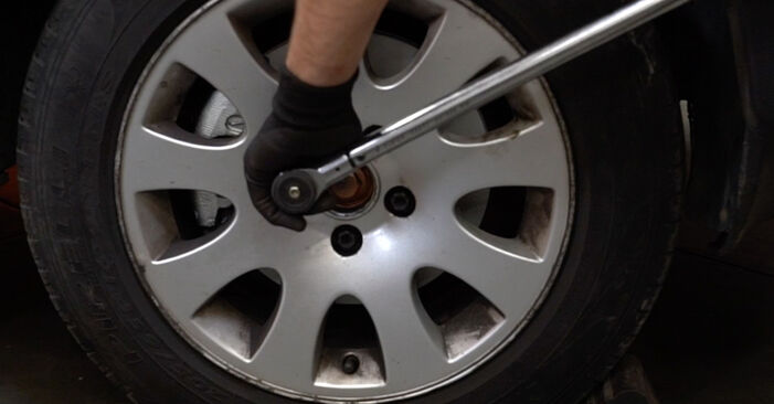 Cambio Pinzas de Freno en VW Tiguan 5N 2015 no será un problema si sigue esta guía ilustrada paso a paso