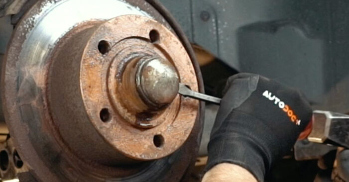 Cabriolet (8G7, B4) 1.9 TDI 1992 Wheel Bearing DIY replacement workshop manual