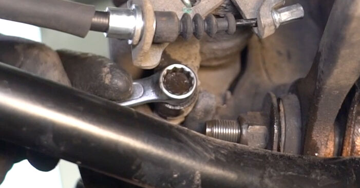 Wie schmierig ist es, selber zu reparieren: Bremsbeläge beim Alfa Romeo GT 937 3.2 GTA 2009 wechseln – Downloaden Sie sich Bildanleitungen