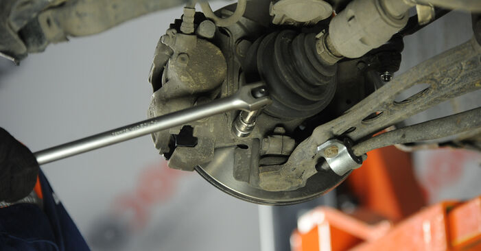 Fiat Strada 178E 1.9 JTD 2000 Wheel Bearing replacement: free workshop manuals